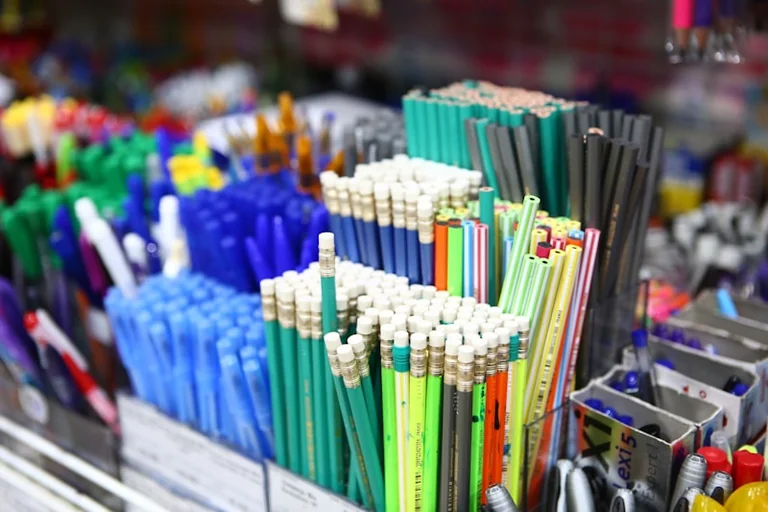 Mokyklinės prekės prieš rugsėjo 1-ąją: kaip nepermokėti
