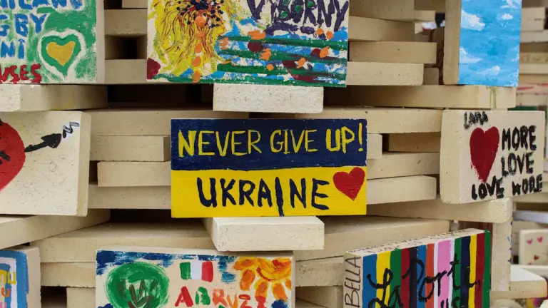 Rugpjūčio 24-oji: kaip Lietuvoje saugiai aukoti Ukrainai