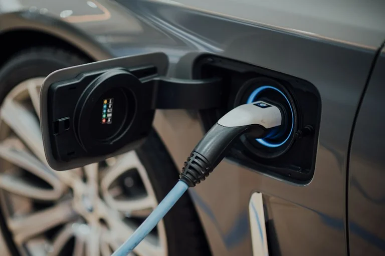 Kaip apskaičiuoti kelionės kainą: benzinas, dyzelinas ar elektra