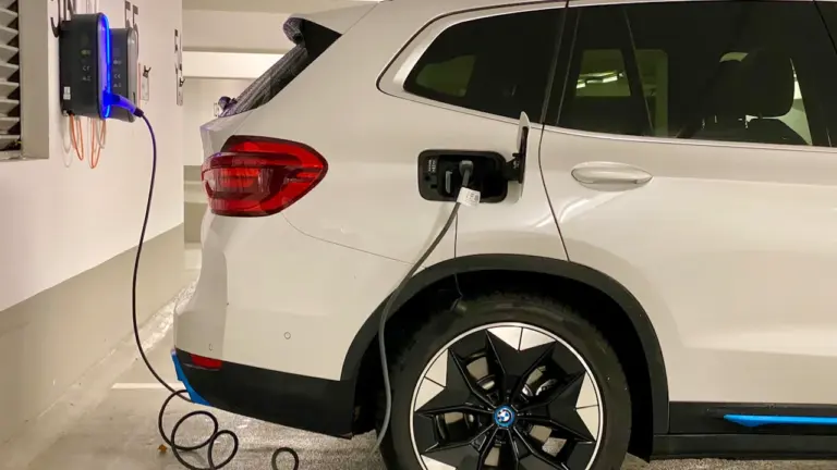 Kiek kainuoja 100 km: benzino, dyzelino ir elektromobilio skaičiuoklė