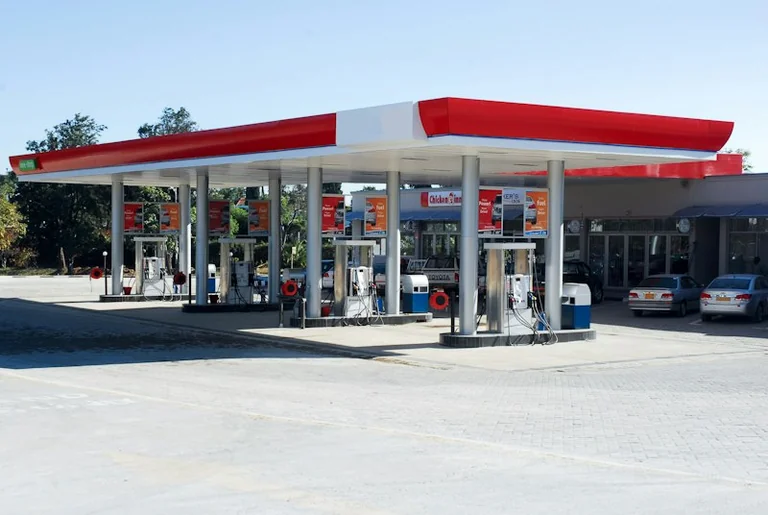 Kodėl degalų kaina neseka naftos kainos?